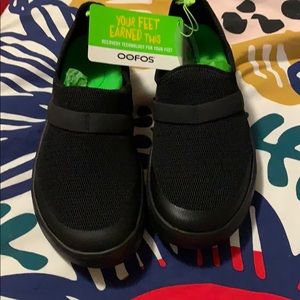 Oofos 00mg low NWT!!!